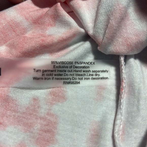 OnQue Casuals Coral and White 3/4 Sleeve Tie Dye Top size is a large - Picture 8 of 9